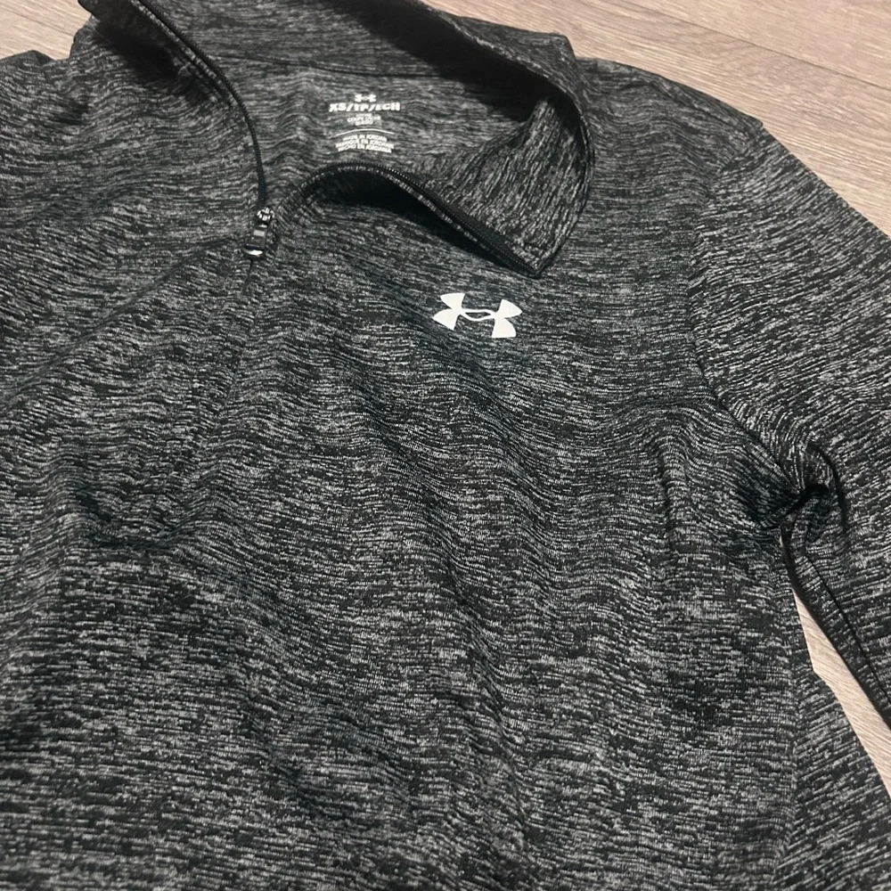 Under Armour Women's Long Sleeve Quarter-Zip Pullover - Charcoal/Black Heather - Picture 2 of 4